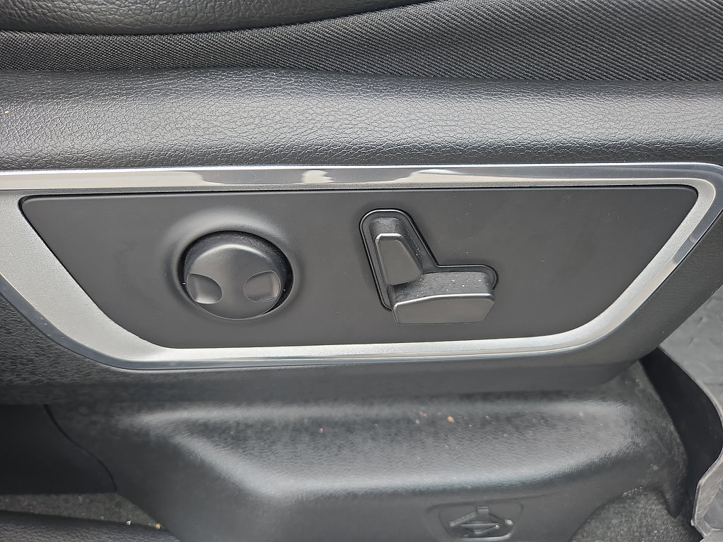 Used 2023 RAM 1500 Laramie AWD/4WD image 37
