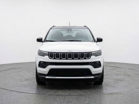 Used 2025 Jeep Compass Limited AWD/4WD image 2