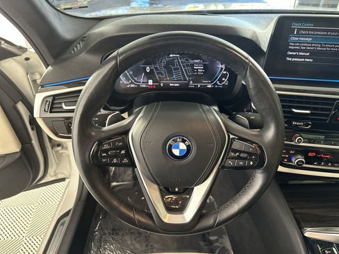 Used 2022 BMW 530e w/ Premium Package RWD image 14