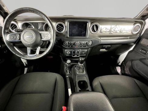 Used 2018 Jeep Wrangler Unlimited Sahara AWD/4WD image 7