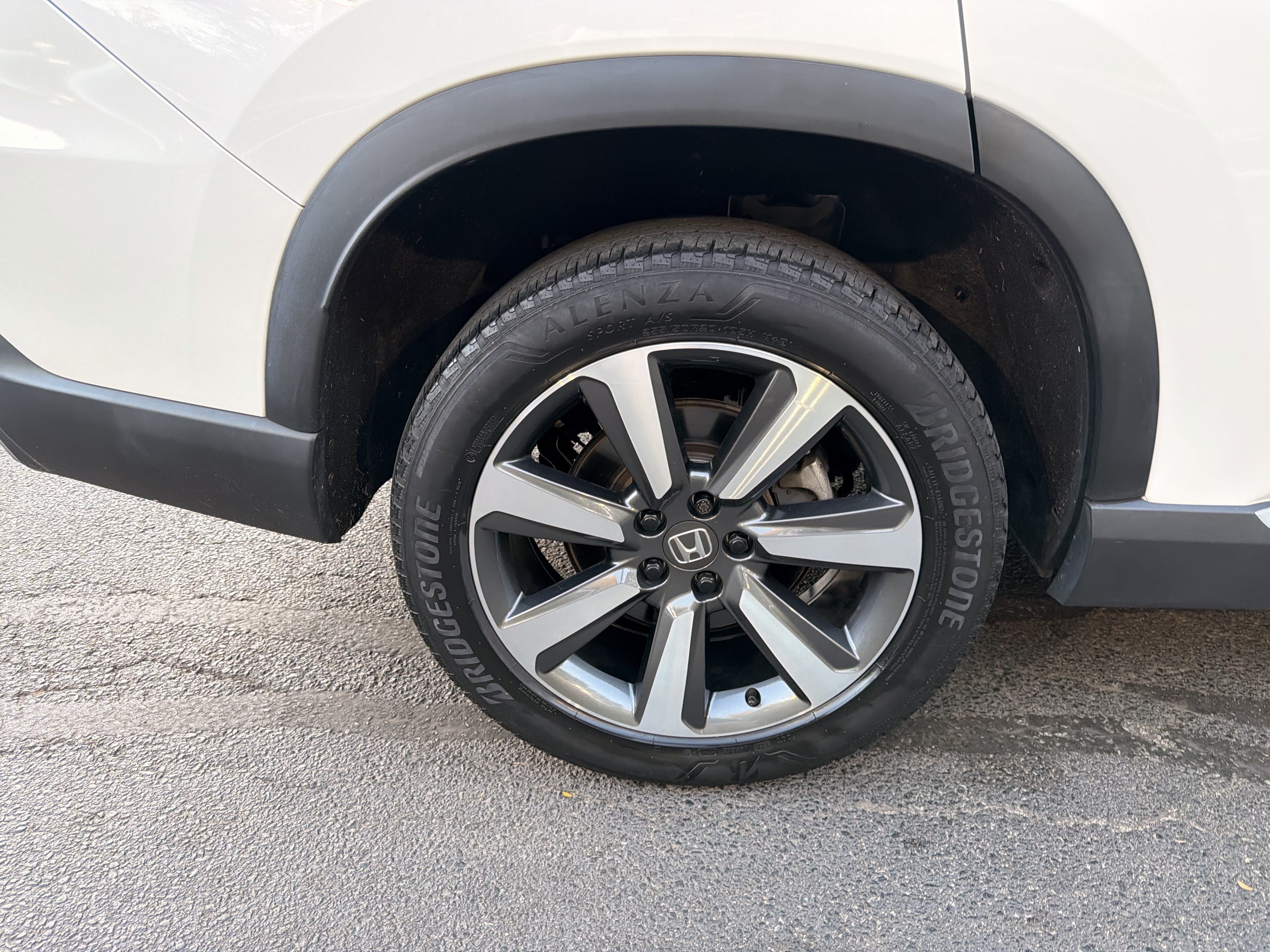 Used 2023 Honda Pilot Touring image 9