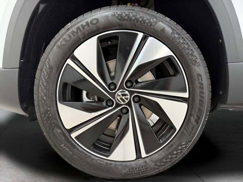 New 2025 Volkswagen Taos SE image 22