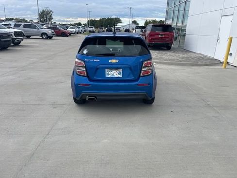 Used 2017 Chevrolet Sonic LT w/ Convenience Package FWD image 4