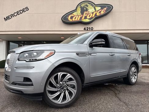 Used 2023 Lincoln Navigator Reserve image 1