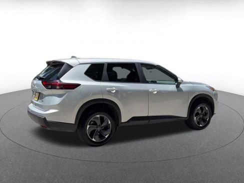 Used 2025 Nissan Rogue SV AWD/4WD image 15