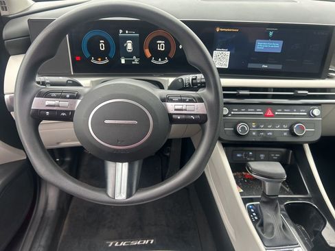 Used 2025 Hyundai Tucson SE image 12