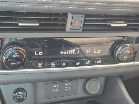 Certified 2025 Nissan Rogue SV FWD image 25