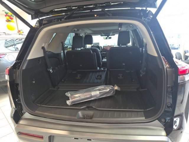 New 2026 Nissan Pathfinder Platinum AWD/4WD image 9
