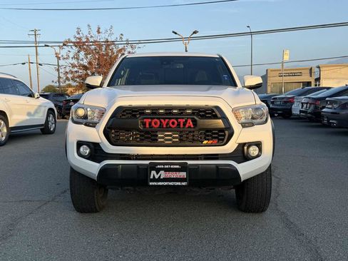 Used 2021 Toyota Tacoma TRD Off-Road image 2