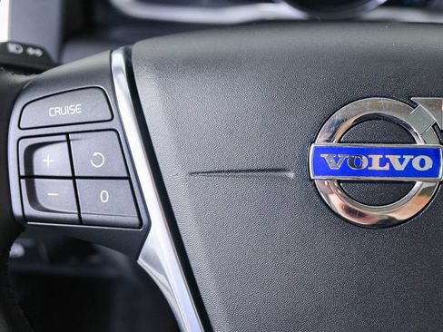 Used 2017 Volvo XC60 T5 Inscription w/ Preferred Option Package FWD image 10