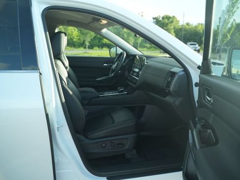 Used 2025 Nissan Pathfinder SL AWD/4WD image 20