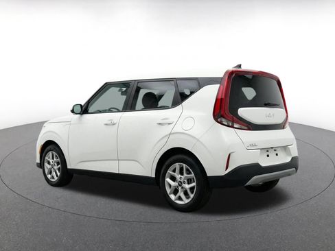 Used 2025 Kia Soul LX w/ LX Technology Package FWD image 7