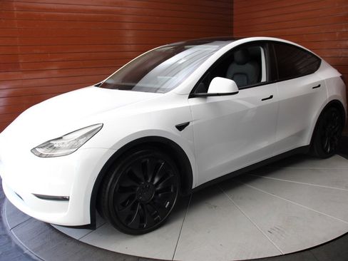 Used 2020 Tesla Model Y Performance image 5