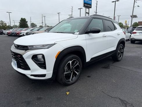 Certified 2023 Chevrolet TrailBlazer RS w/ Convenience Package AWD/4WD image 3