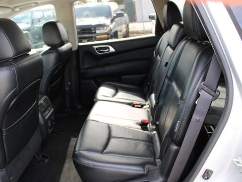 Used 2018 Nissan Pathfinder SL w/ SL Premium Package FWD image 17