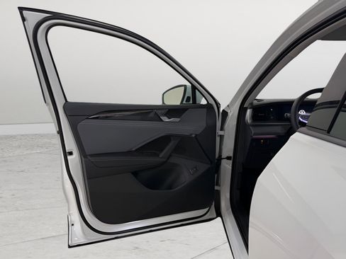 New 2025 Volkswagen Tiguan SE image 20