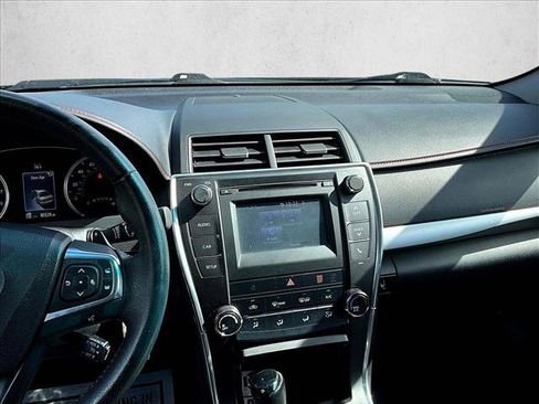 Used 2017 Toyota Camry SE image 8