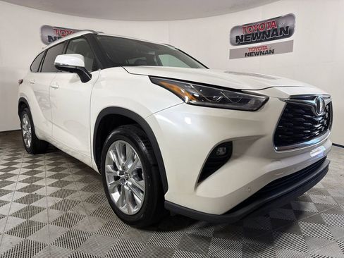 Used 2021 Toyota Highlander Limited FWD image 1