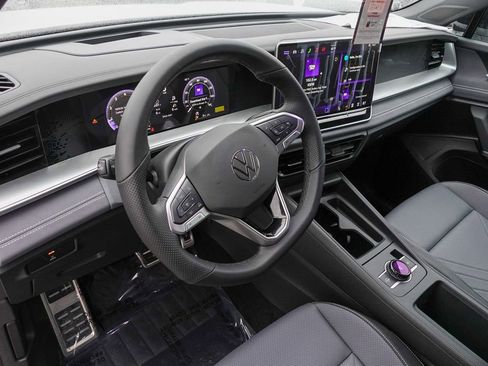 New 2026 Volkswagen Tiguan SE R-Line image 12