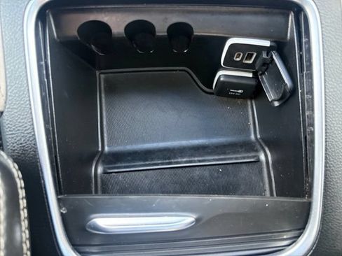 Used 2023 Chrysler Pacifica Limited FWD image 26