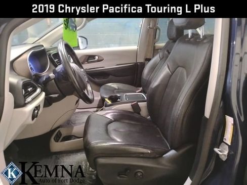 Used 2019 Chrysler Pacifica Touring-L Plus image 3