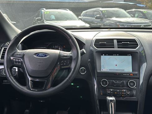 Used 2017 Ford Explorer XLT w/ Equipment Group 201A image 7