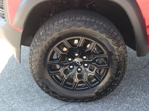 Used 2026 Chevrolet Colorado Trail Boss AWD/4WD image 39