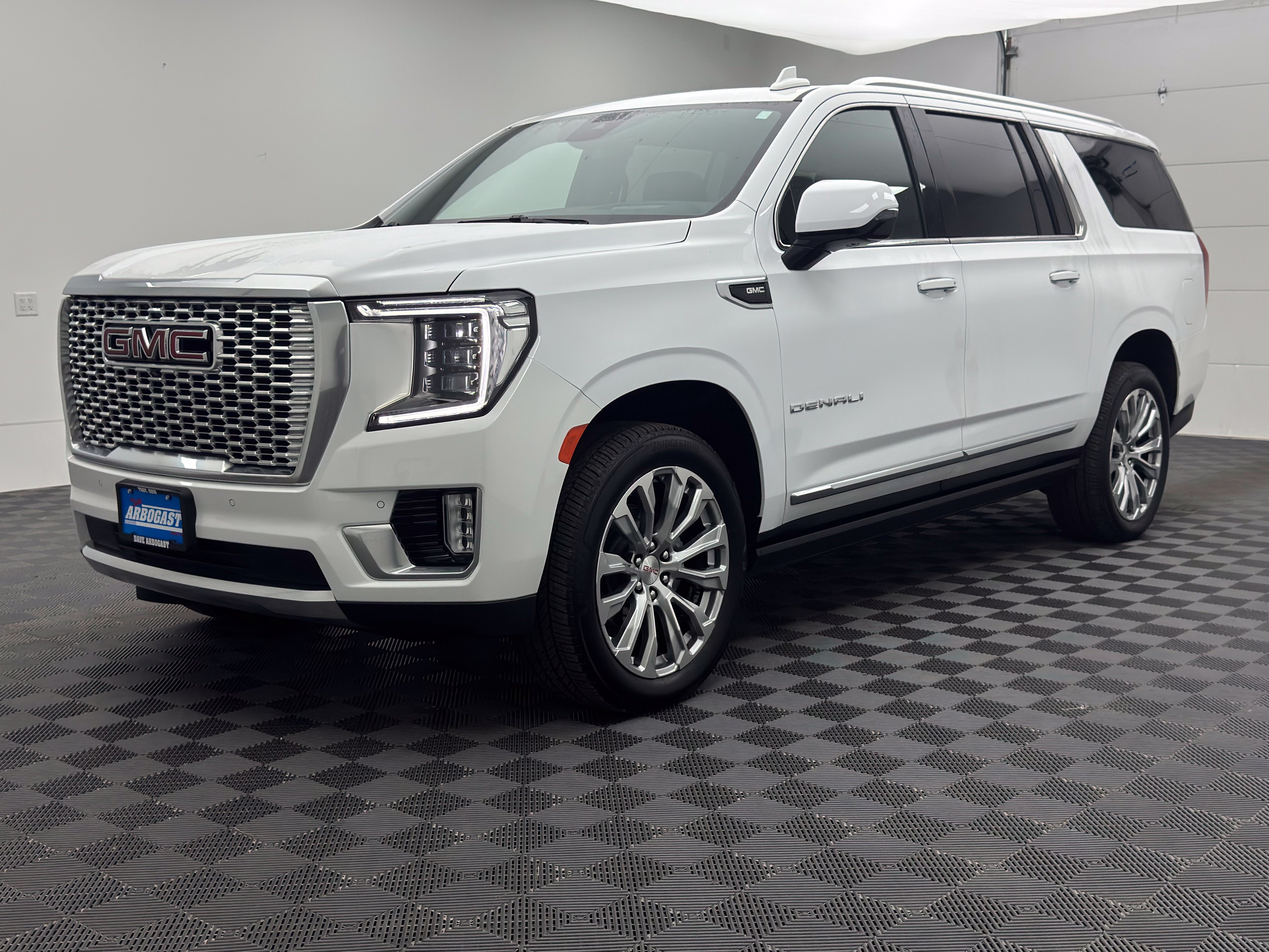 Used 2024 GMC Yukon XL Denali w/ Max Trailering Package AWD/4WD image 2