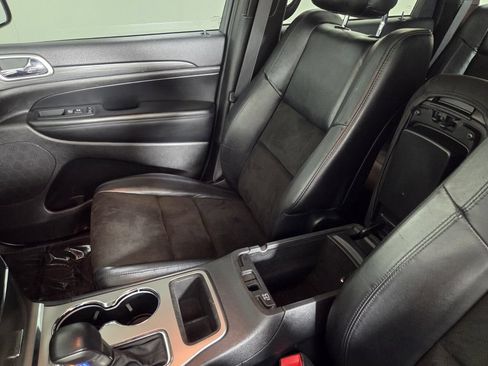 Used 2019 Jeep Grand Cherokee Altitude RWD image 22