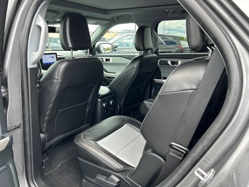 Used 2023 Ford Explorer XLT w/ Equipment Group 202A AWD/4WD image 33