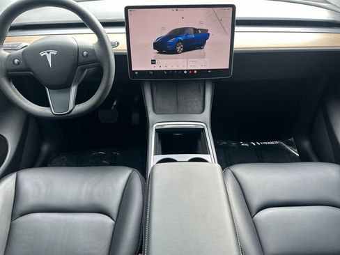 Used 2022 Tesla Model Y Long Range image 17