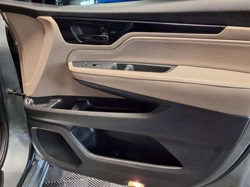 Used 2018 Honda Odyssey Elite image 12