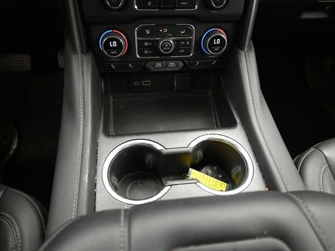 Used 2024 Chevrolet Suburban Z71 w/ Luxury Package image 22