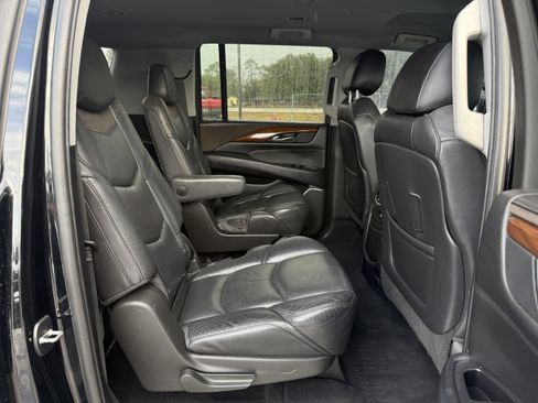 Used 2018 Cadillac Escalade ESV 2WD image 31