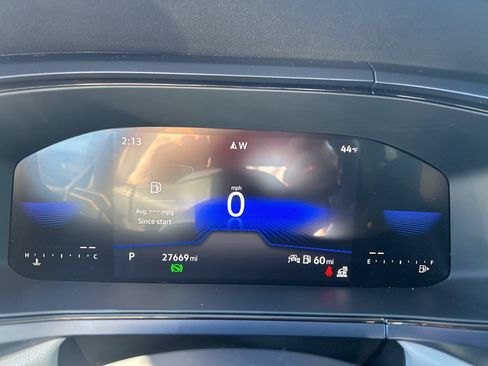 Used 2023 Volkswagen Taos SE w/ Panoramic Sunroof Package image 13