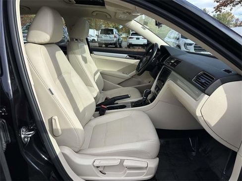 Used 2019 Volkswagen Passat 2.0T Wolfsburg image 30
