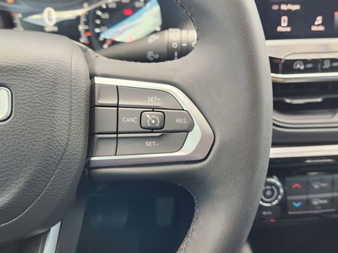 Used 2024 Jeep Compass Latitude w/ Convenience Group image 33