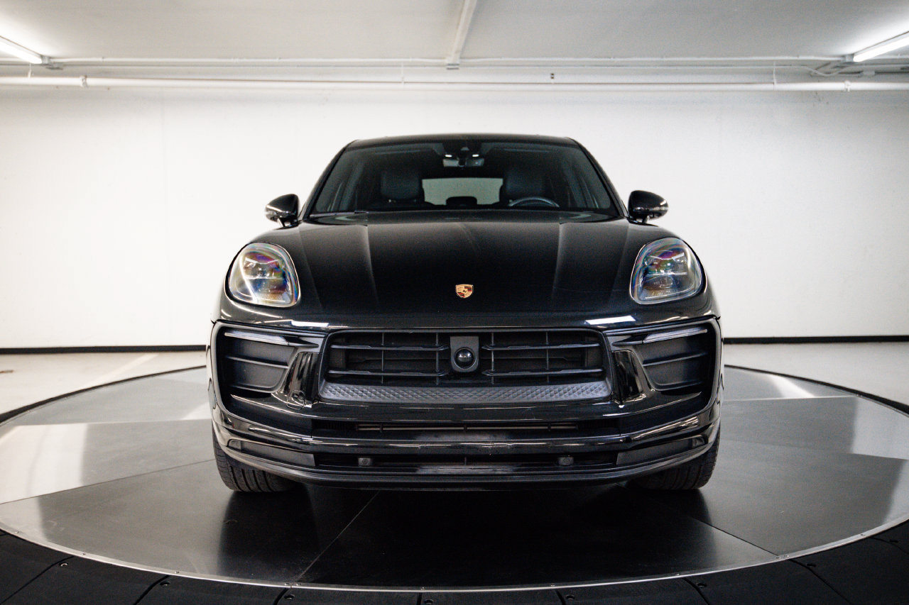 Certified 2024 Porsche Macan AWD/4WD image 10