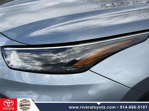 Used 2022 Toyota Highlander XLE image 9