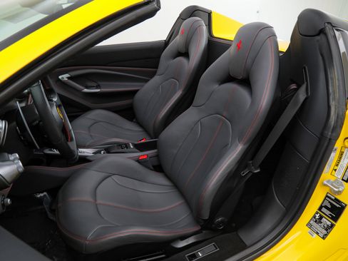 Certified 2022 Ferrari F8 Tributo image 5