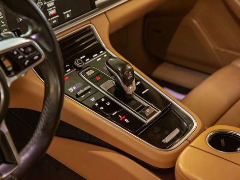 Used 2018 Porsche Panamera RWD image 12