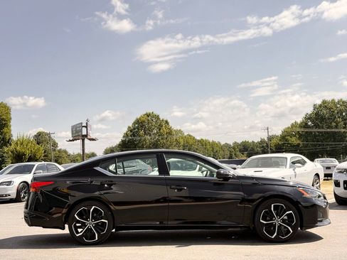 Used 2024 Nissan Altima 2.5 SR FWD image 9