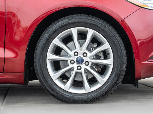 Used 2017 Ford Fusion SE image 28