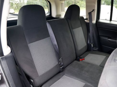 Used 2016 Jeep Patriot Latitude AWD/4WD image 14