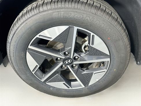 Used 2025 Hyundai Tucson SEL FWD image 11