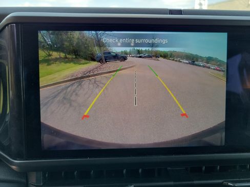 Used 2025 Jeep Wrangler Sahara image 13