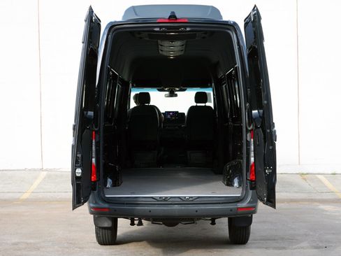 Used 2023 Mercedes-Benz Sprinter 2500 image 10