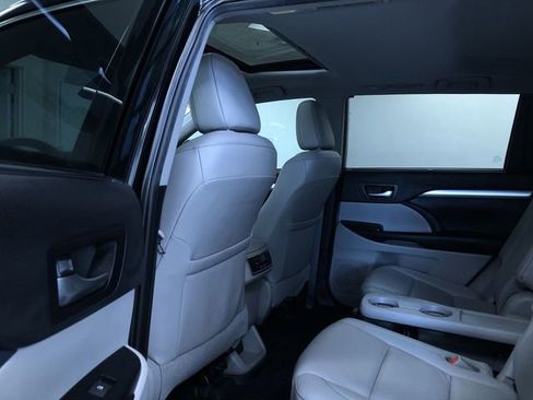 Certified 2019 Toyota Highlander XLE AWD/4WD image 19