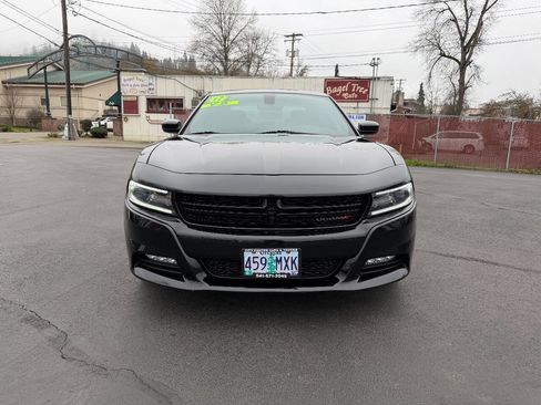Used 2017 Dodge Charger R/T w/ Navigation & Travel Group image 3
