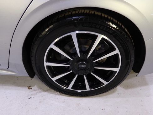 Used 2020 Lincoln Continental Reserve image 40